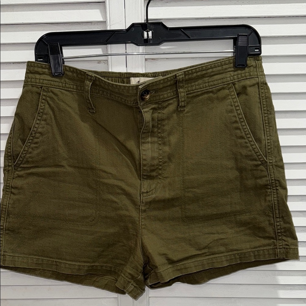 Madewell Women's Cargo Shorts in Olive Green